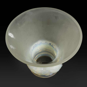 Vase « PINSONS » «(1930) de RENE LALIQUE (1860-1945) :