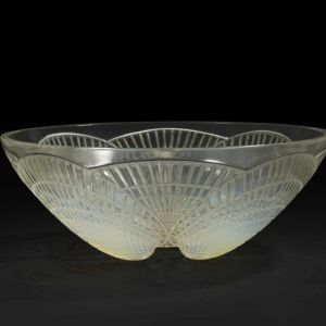 Coupe « COQUILLE N° 1 » (1924) de RENE LALIQUE (1860-1945) :