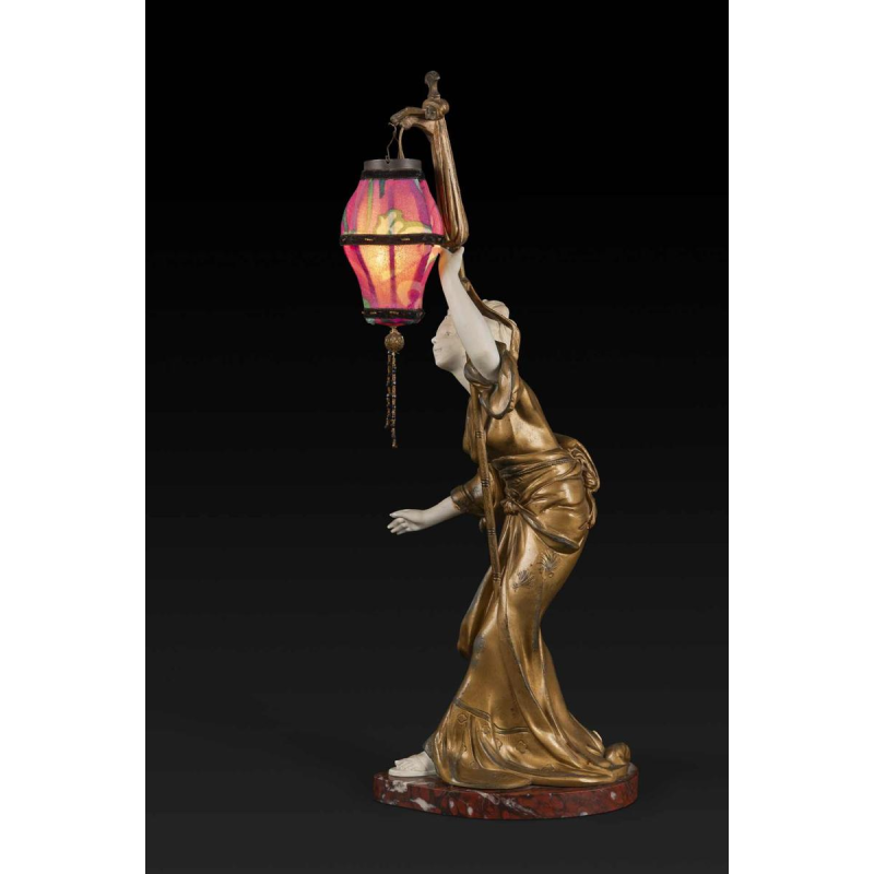 ADOLPHE ARMAND TRUFFIER «LA GEISHA AU LAMPION », statuette lampe, sculpture régule doré, biscuit de porcelaine