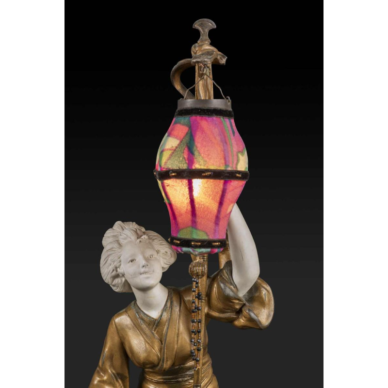 ADOLPHE ARMAND TRUFFIER «LA GEISHA AU LAMPION », statuette lampe, sculpture régule doré, biscuit de porcelaine