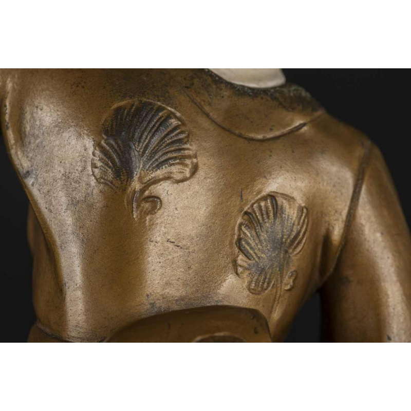 ADOLPHE ARMAND TRUFFIER "LA GEISHA AU LAMPION", beeldje lamp, vergulde regule sculptuur, porseleinen biscuit