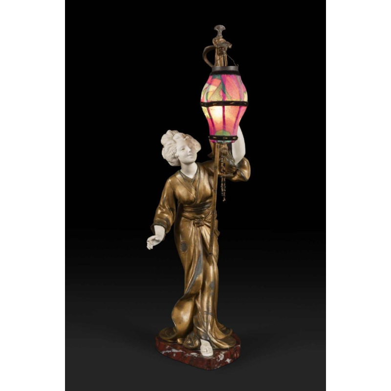 ADOLPHE ARMAND TRUFFIER "LA GEISHA AU LAMPION", beeldje lamp, vergulde regule sculptuur, porseleinen biscuit