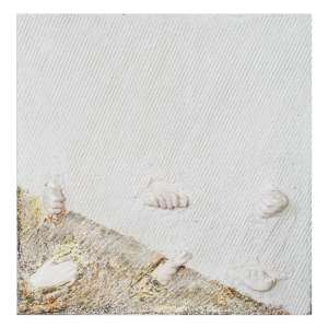 Bas-relief en matériaux mixtes « MAINS DE TOM BEBE » (1988) :