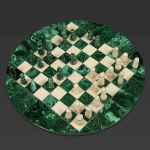 "Small round chess board in malachite and marble: