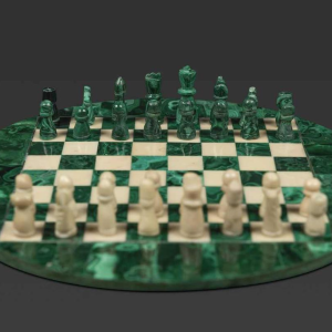 Klein rond schaakbord in malachiet en marmer: