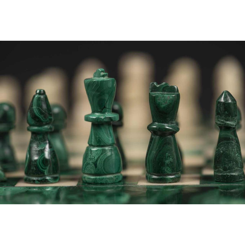 "Small round chess board in malachite and marble: