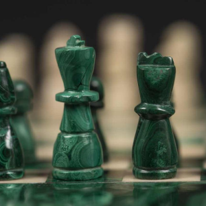 "Small round chess board in malachite and marble: