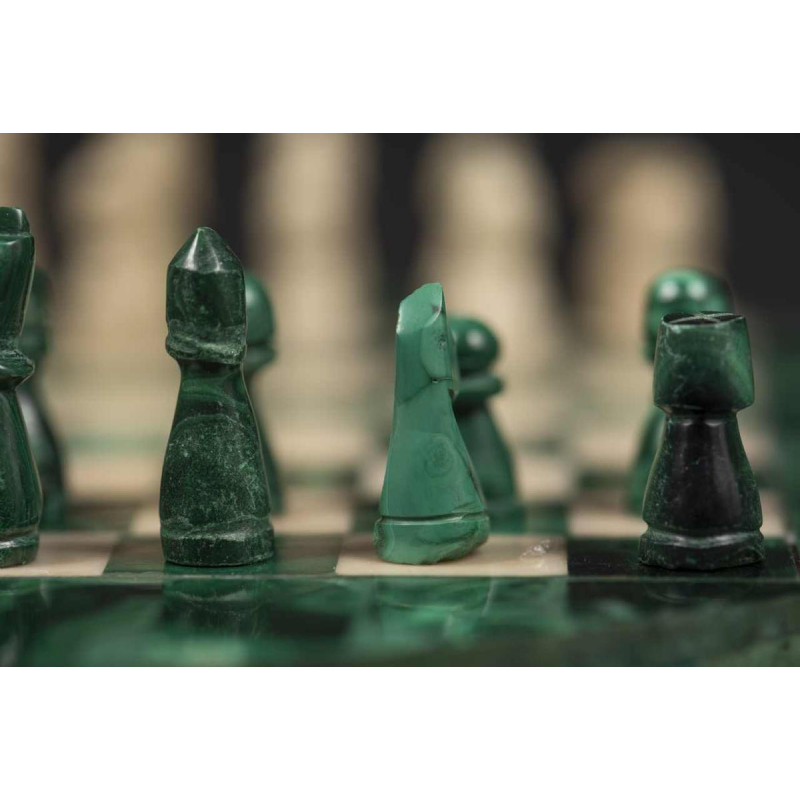 Klein rond schaakbord in malachiet en marmer: