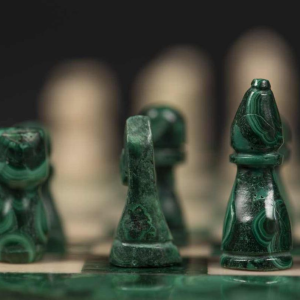 "Small round chess board in malachite and marble: