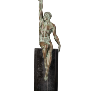 PIERRE LE FAGUAYS 'Le trophée' sculpture en fonte d'art à patine verte, XXe s