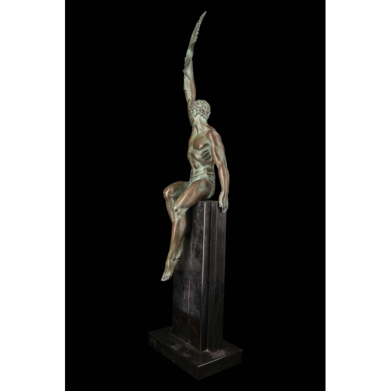 PIERRE LE FAGUAYS 'Le trophée' sculpture en fonte d'art à patine verte, XXe s