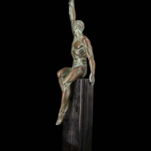 PIERRE LE FAGUAYS 'Le trophée' sculpture en fonte d'art à patine verte, XXe s