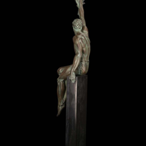 PIERRE LE FAGUAYS 'Le trophée' sculpture en fonte d'art à patine verte, XXe s