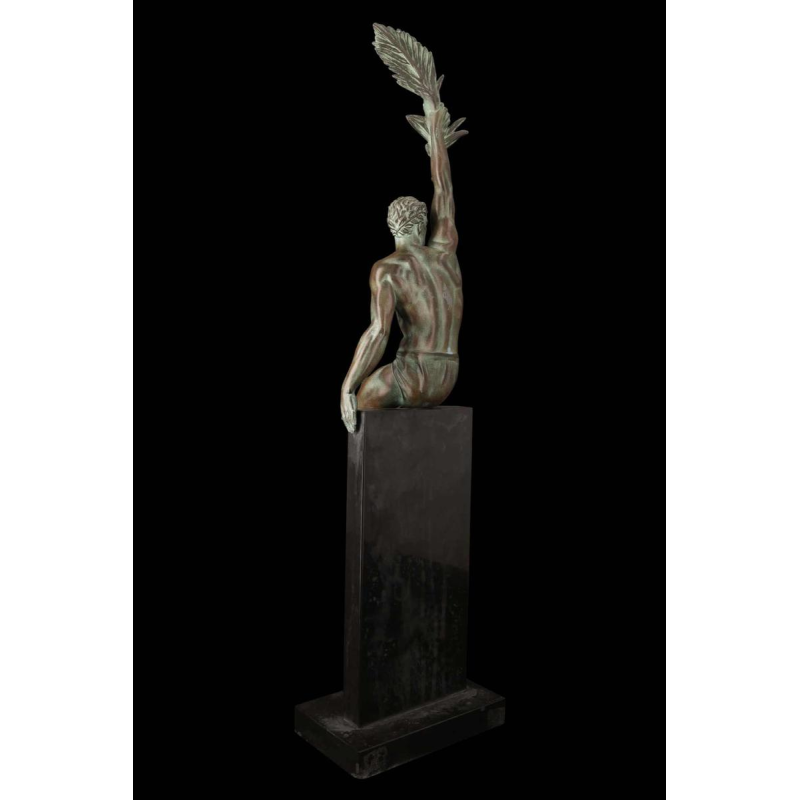 PIERRE LE FAGUAYS 'Le trophée' sculpture en fonte d'art à patine verte, XXe s