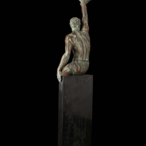 PIERRE LE FAGUAYS 'Le trophée' sculpture en fonte d'art à patine verte, XXe s