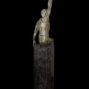PIERRE LE FAGUAYS 'Le trophée' sculpture en fonte d'art à patine verte, XXe s