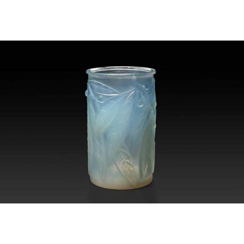Réné Lalique 'LAURIERS' vase in opalescent glass, 1922