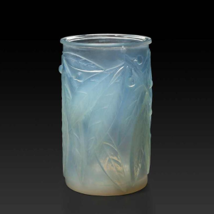 Réné Lalique, vase 'LAURIERS' en verre opalescent, 1922