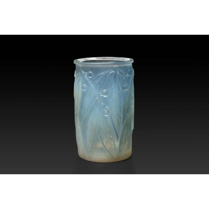 Réné Lalique, vase 'LAURIERS' en verre opalescent, 1922