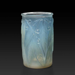 Réné Lalique, vase 'LAURIERS' en verre opalescent, 1922