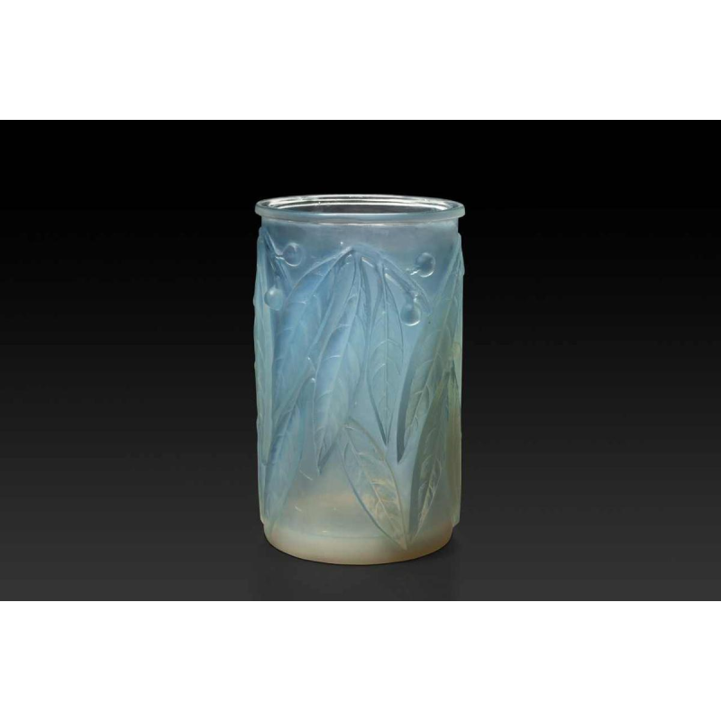 Réné Lalique 'LAURIERS' vase in opalescent glass, 1922
