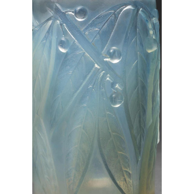 Réné Lalique 'LAURIERS' vaas in opalescent glas, 1922