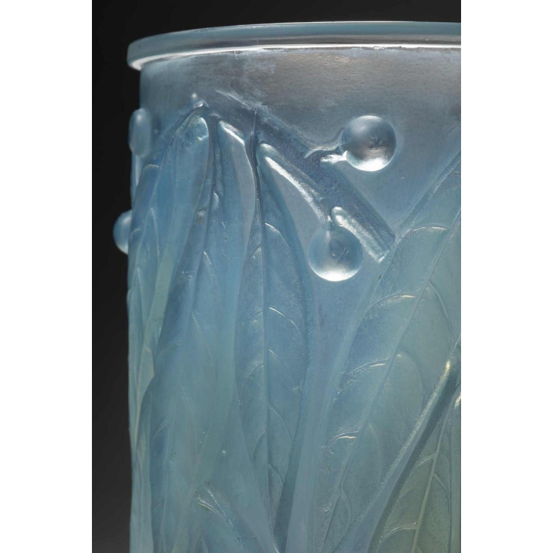 Réné Lalique, vase 'LAURIERS' en verre opalescent, 1922