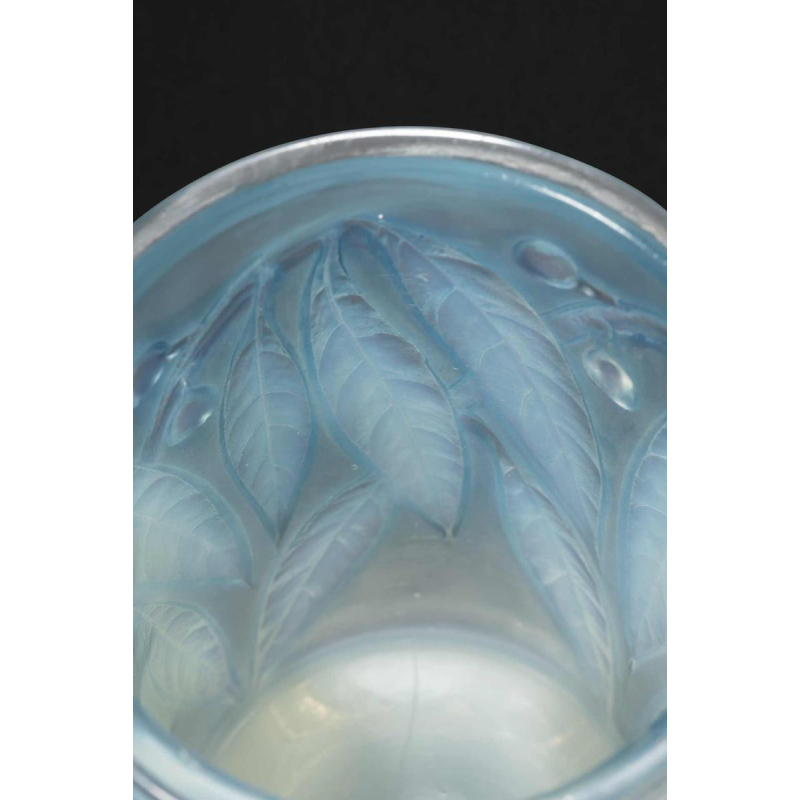 Réné Lalique 'LAURIERS' vaas in opalescent glas, 1922