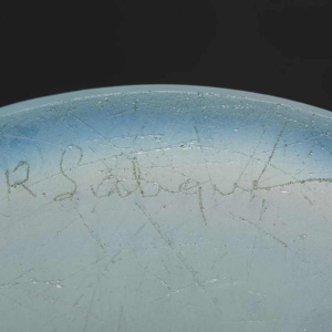 Réné Lalique, vase 'LAURIERS' en verre opalescent, 1922