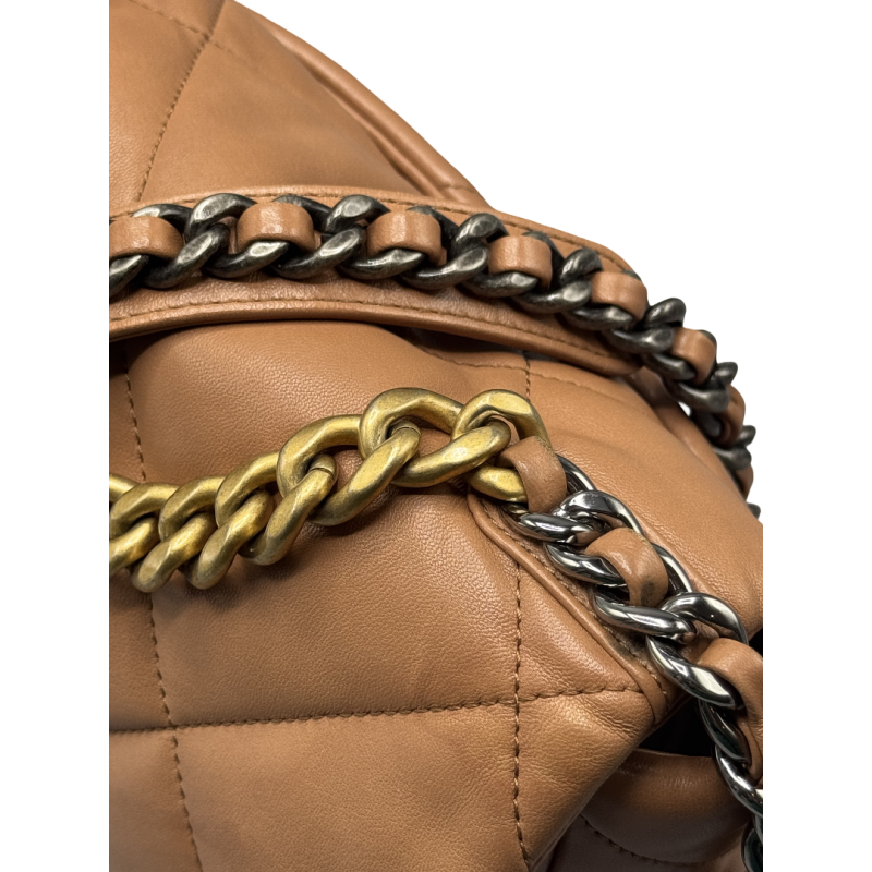 Chanel, sac 19 en cuir camel Chanel, sac 19 en cuir camel
