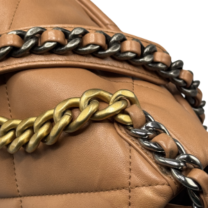 Chanel, sac 19 en cuir camel Chanel, sac 19 en cuir camel