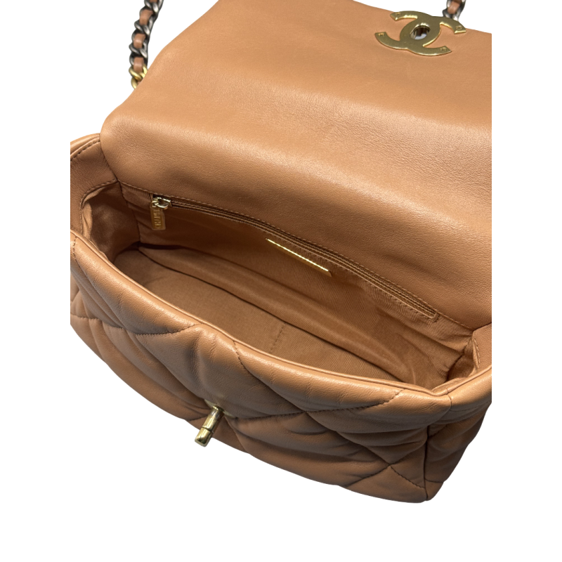 Chanel, sac 19 en cuir camel Chanel, sac 19 en cuir camel