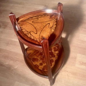 Louis Majorelle, table d'appoint / guéridon Art nouveau, décor floral marqueté