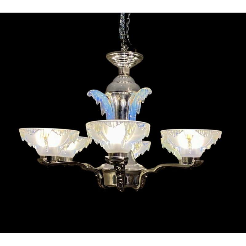 Lustre Art déco Ezan Petitot en verre opalescent, vers 1930 Lustre Art déco Ezan Petitot en verre opalescent, vers 1930