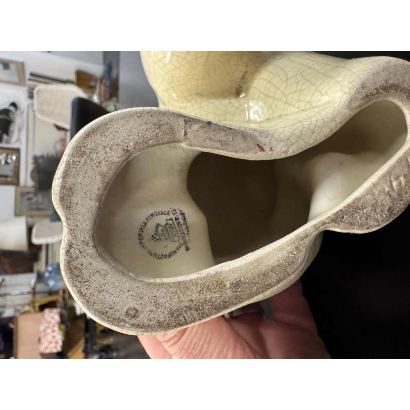 Faïencerie de Nimy, Art Deco beer sculptuur van keramiek, wit craquelé, ca 1930