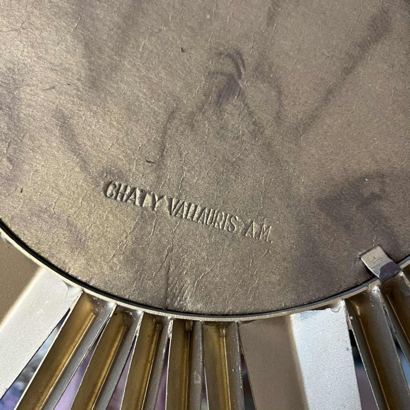 CHATY VALLAURIS - heksen-/zonnespiegel in verguld metaal, ca. 1960 CHATY VALLAURIS - heksen-/zonnespiegel in verguld metaal, ca. 1960