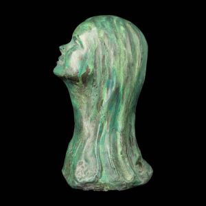 Charles Delporte 'Buste van een jonge vrouw' sculptuur in composietmaterialen