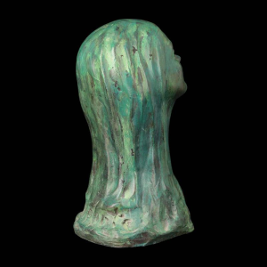 Charles Delporte 'Buste van een jonge vrouw' sculptuur in composietmaterialen