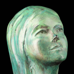 Charles Delporte 'Buste van een jonge vrouw' sculptuur in composietmaterialen