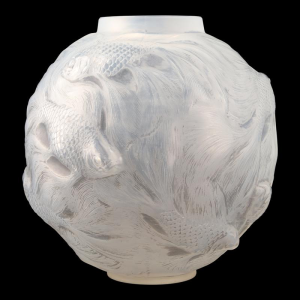 Vase « FORMOSE » (1924) in opaalachtig gepareerd geblazen en geperst wit glas van RENE LALIQUE (1860-1945)