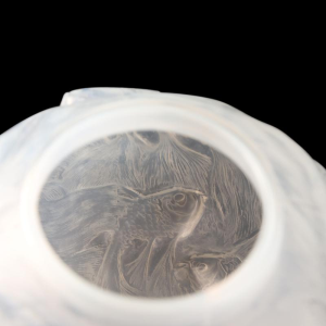 Vase « FORMOSE » (1924) en verre blanc soufflé-pressé moulé patiné opalescent De RENE LALIQUE (1860-1845) :