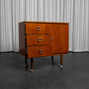 Vintage opbergkast op wielen