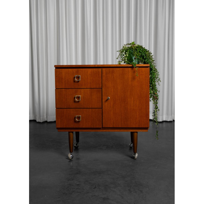 Meuble de rangement vintage sur roulettes