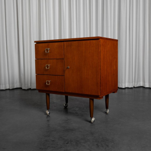 Vintage opbergkast op wielen