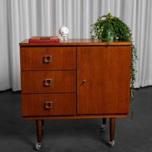 Vintage opbergkast op wielen