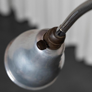 Vintage flexibele medische staande lamp, gelakt staal, 20e eeuw Vintage flexibele medische staande lamp, gelakt staal, 20e eeuw