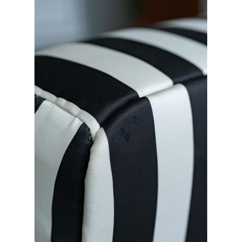 Paire de chauffeuses style Moderniste Bahaus, tissu stripe, 1970s Paire de chauffeuses style Moderniste Bahaus, tissu stripe, 1970s