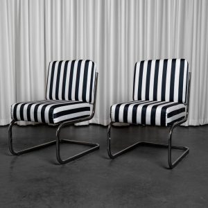 Paar modernistische fauteuils in Bahaus-stijl, gestreepte stof, jaren 70 Paar modernistische fauteuils in Bahaus-stijl, gestreepte stof, jaren 70