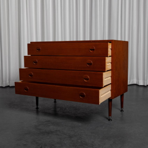 Rud Thygesen & Johnny Sørensen voor HG Furniture, teakhouten ladekast, Denemarken, 1960 Rud Thygesen & Johnny Sørensen voor HG Furniture, teakhouten ladekast, Denemarken, 1960