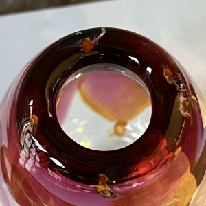 Louis Leloup, vase en cristal à décor « plumes de paon »